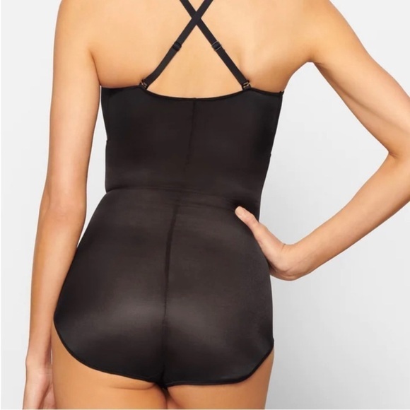 SKIMS Barely there bodysuit brief shapewear with snaps Black Size XS - Picture 3 of 13